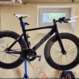 This build will take a rest till next track season... #giantbikes #giantomnium #cerowheels #trackbike #fixedgear